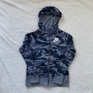 Nike girls large blue camo print sweatshirt